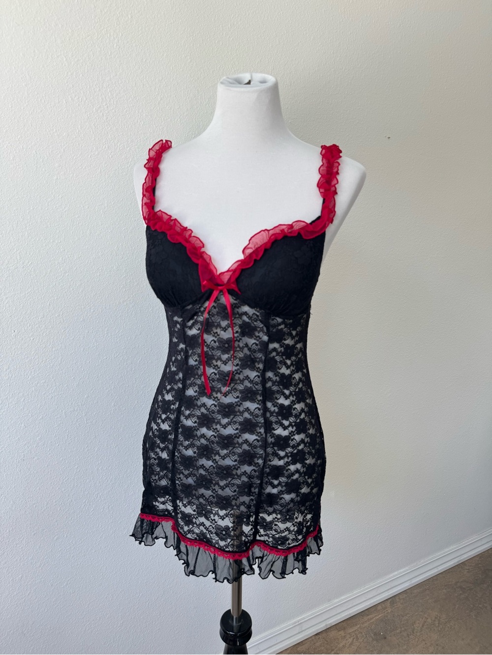 Linea Donatella Black & Red Lace Lingere Nightdress